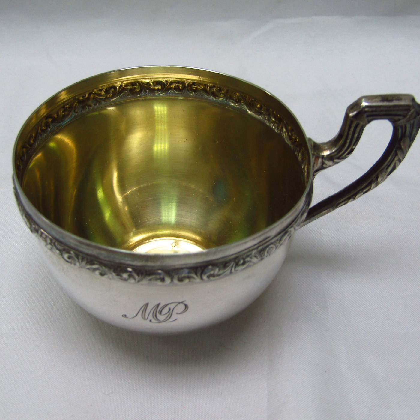 DIONISIO GARCIA. Conjunto de Cuatro platillos y tazas en plata. España, 20th. DIONISIO GARCIA. Conjunto de Cuatro platillos y tazas en plata. España, 20th.