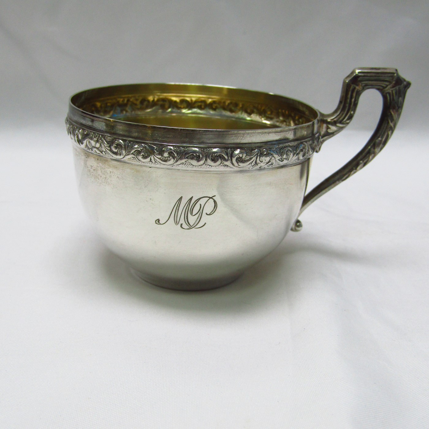 DIONISIO GARCIA. Conjunto de Cuatro platillos y tazas en plata. España, 20th. DIONISIO GARCIA. Conjunto de Cuatro platillos y tazas en plata. España, 20th.