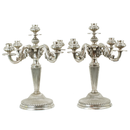 DIONISIO GARCÍA - JOSÉ AMOR. Pareja de candelabros de cinco luces en Plata. España, 20th DIONISIO GARCÍA - JOSÉ AMOR. Pareja de candelabros de cinco luces en Plata. España, 20th