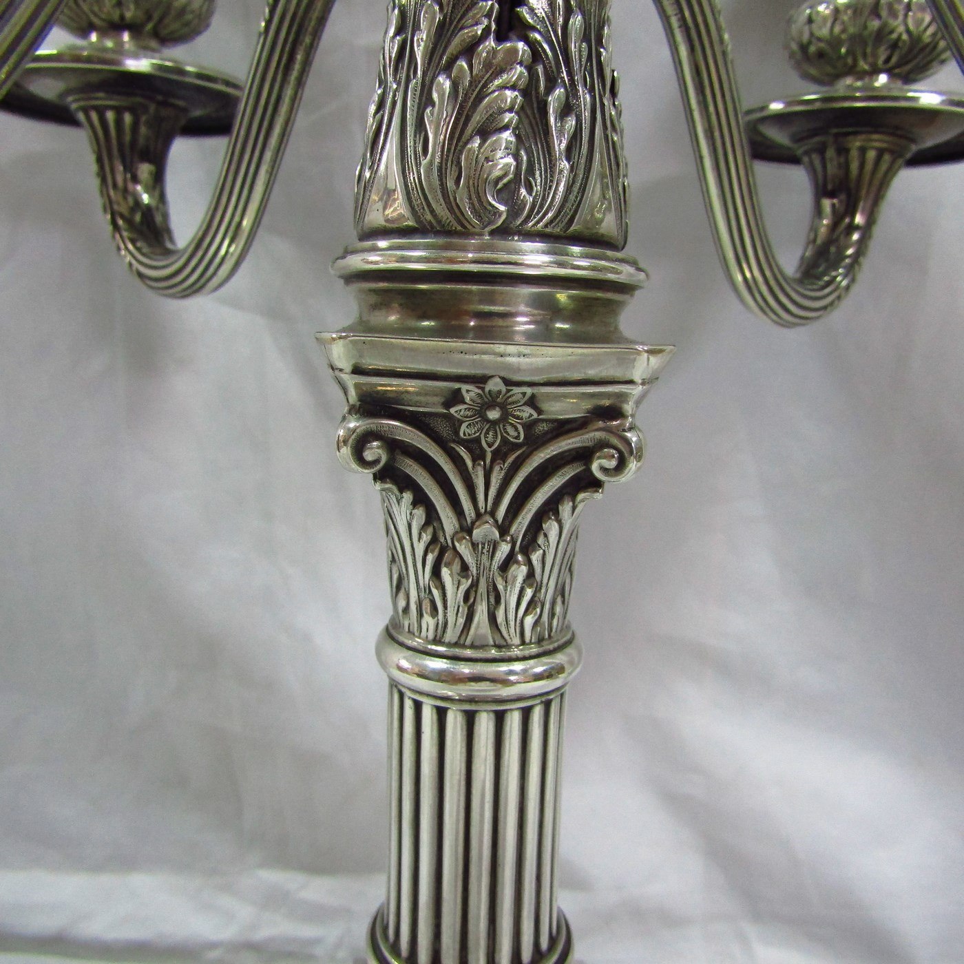 DIONISIO GARCIA. Pareja de Candelabros de Cinco Luces, estilo Imperio. España, siglo XX. DIONISIO GARCIA. Pareja de Candelabros de Cinco Luces, estilo Imperio. España, siglo XX.