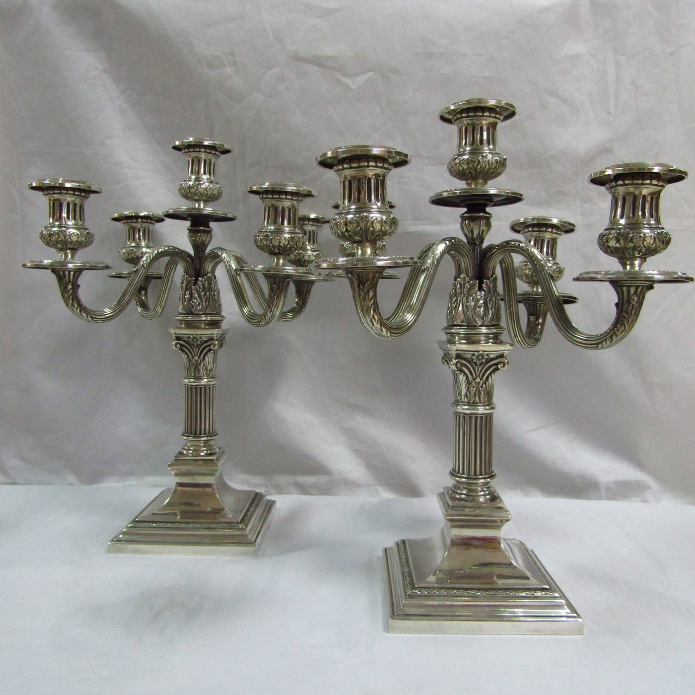 DIONISIO GARCIA. Pareja de Candelabros de Cinco Luces, estilo Imperio. España, siglo XX. DIONISIO GARCIA. Pareja de Candelabros de Cinco Luces, estilo Imperio. España, siglo XX.