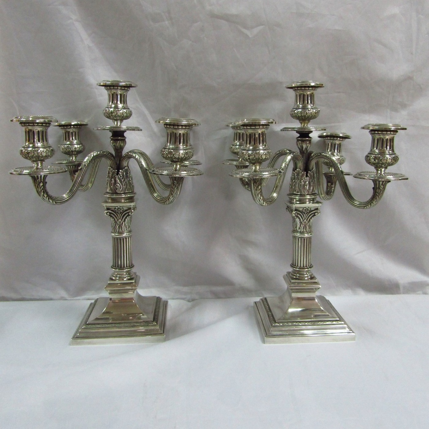 DIONISIO GARCIA. Pareja de Candelabros de Cinco Luces, estilo Imperio. España, siglo XX. DIONISIO GARCIA. Pareja de Candelabros de Cinco Luces, estilo Imperio. España, siglo XX.