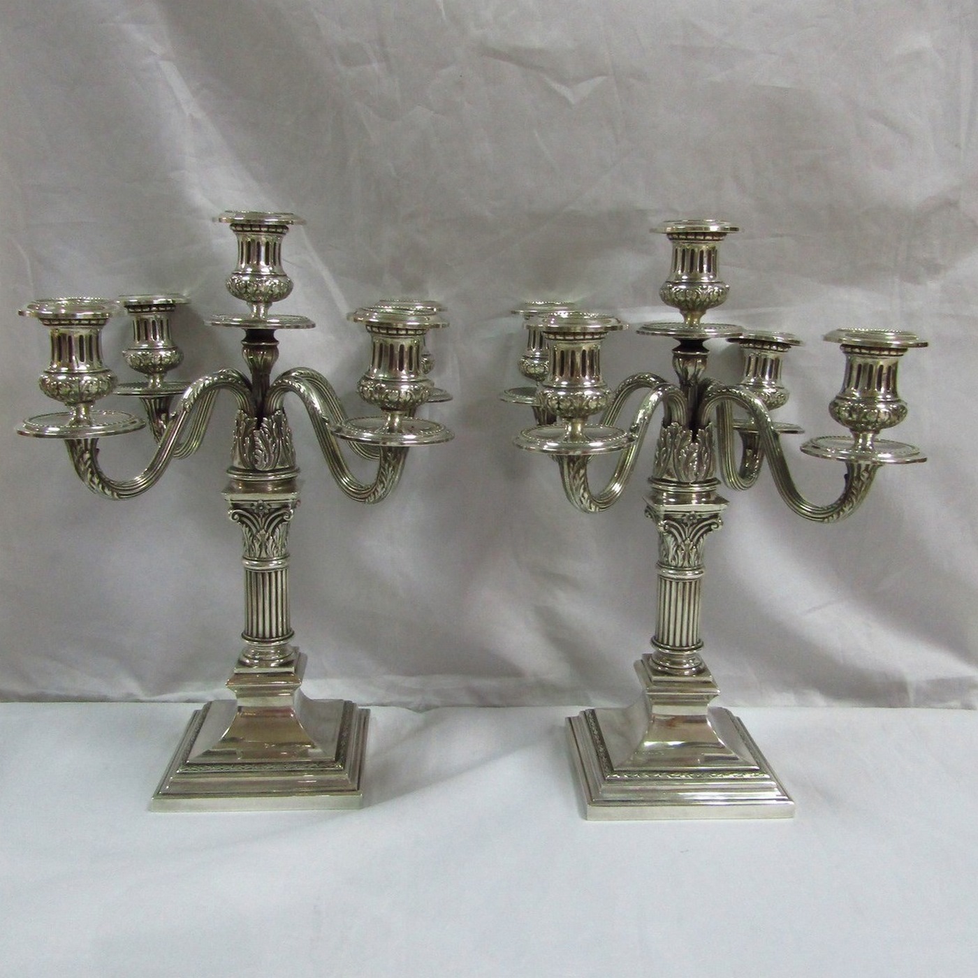 DIONISIO GARCIA. Pareja de Candelabros de Cinco Luces, estilo Imperio. España, siglo XX. DIONISIO GARCIA. Pareja de Candelabros de Cinco Luces, estilo Imperio. España, siglo XX.