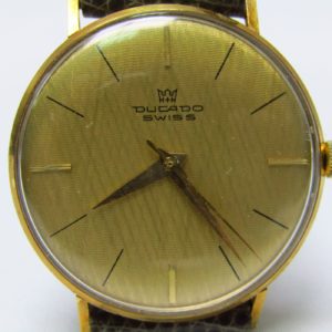 DUCADO SWISS. Reloj de pulsera para caballero. Ca. 1980