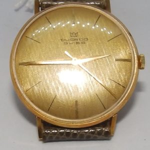 DUCADO SWISS. Reloj de pulsera para caballero. Ca. 1980