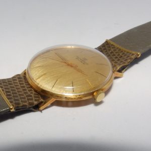 DUCADO SWISS. Reloj de pulsera para caballero. Ca. 1980