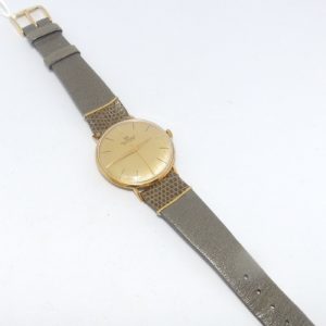 DUCADO SWISS. Reloj de pulsera para caballero. Ca. 1980