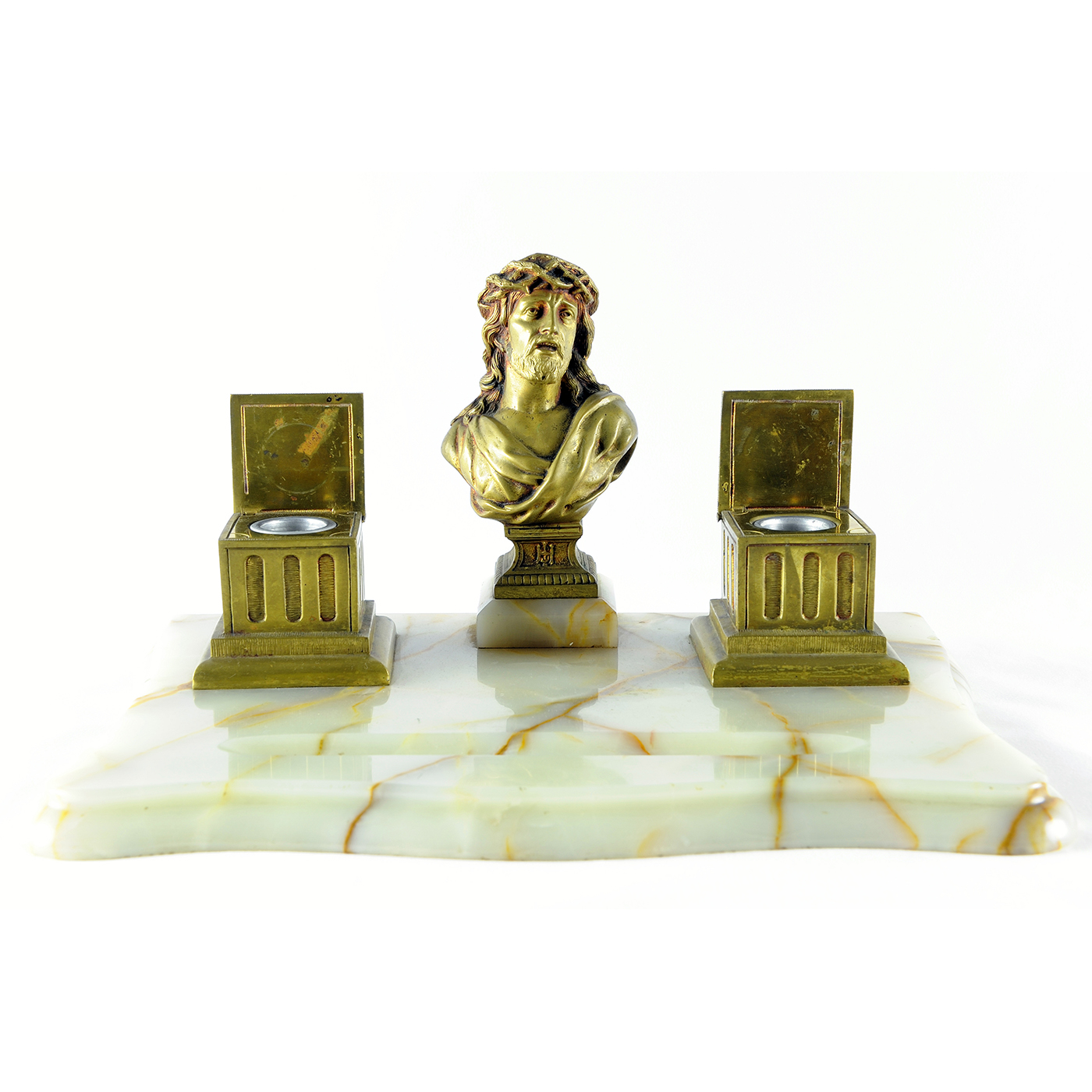 Escribanía en mármol con Cristo y tinteros en Bronce. Pps. siglo XX. Escribanía en mármol con Cristo y tinteros en Bronce. Pps. siglo XX.