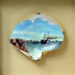 ESCUELA ESPAÑOLA SIGLO XIX. Concha de nácar pintada al óleo. ""Marina"