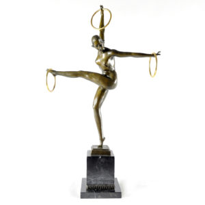 ESCULTURA DE BRONCE DE BAILARINA CON AROS.