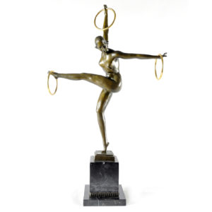 ESCULTURA DE BRONCE DE BAILARINA CON AROS.