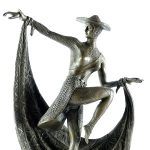 ESCULTURA DE BRONCE DE BAILARINA CON FALDA Y CAPA ART DECÓ.