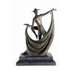 ESCULTURA DE BRONCE DE BAILARINA CON FALDA Y CAPA ART DECÓ.