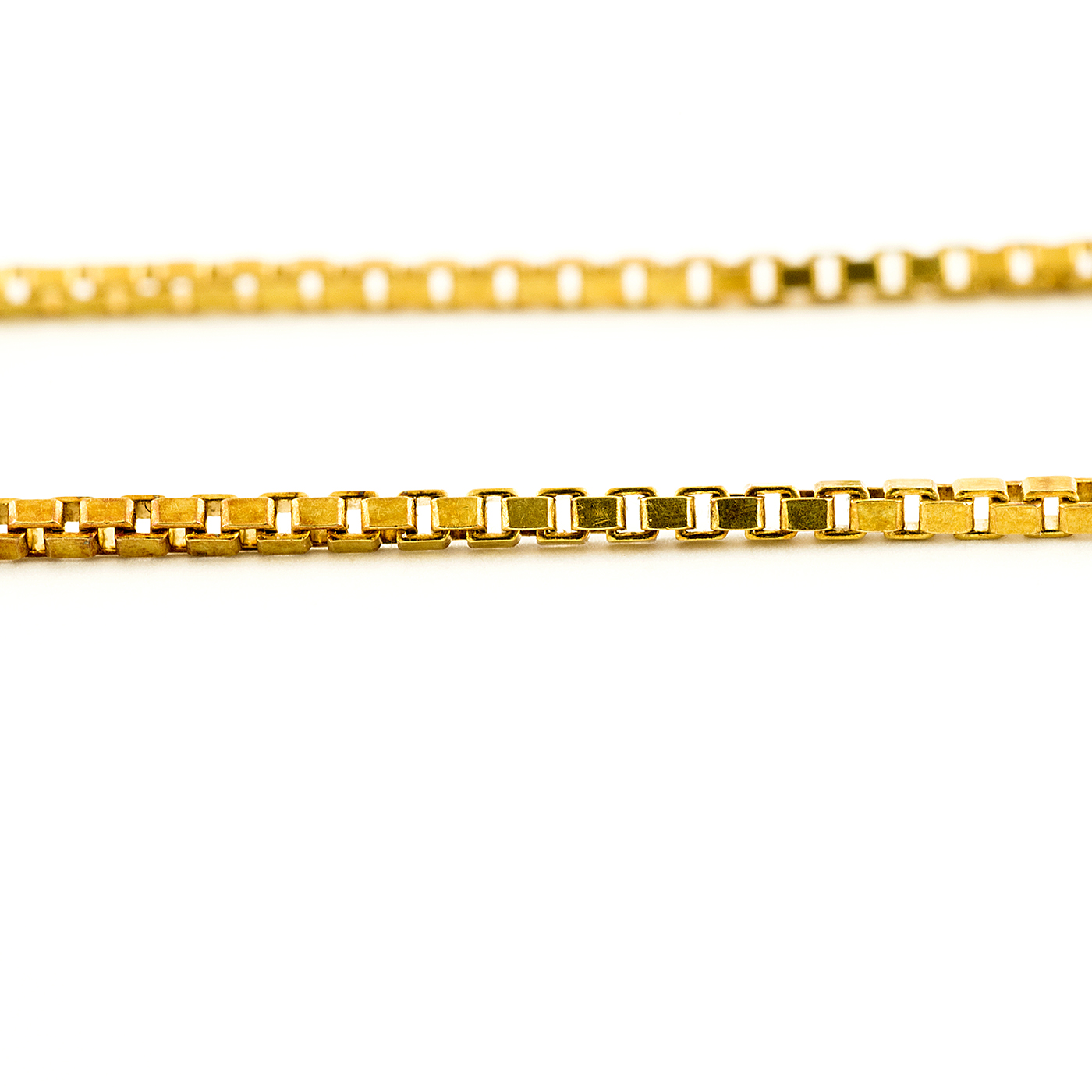 Gargantilla de Oro de 18k. con colgante. Rubí de 1,37 ct. Dos Diamantes talla Brillante, 1,08 ct y 0,70 ct. (Certificado IGE) Gargantilla de Oro de 18k. con colgante. Rubí de 1,37 ct. Dos Diamantes talla Brillante, 1,08 ct y 0,70 ct. (Certificado IGE)