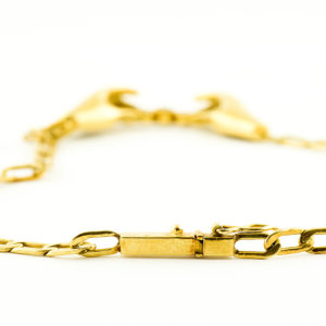 Gargantilla de Oro de 18k con colgante y diamantes talla brillante.