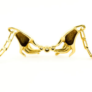 Gargantilla de Oro de 18k con colgante y diamantes talla brillante.