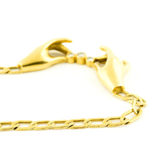 Gargantilla de Oro de 18k con colgante y diamantes talla brillante.