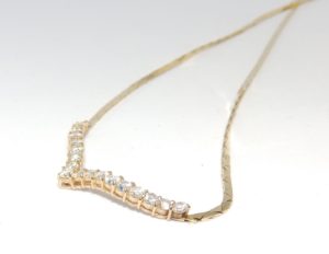 Gargantilla de Oro y Colgante con 19 Diamantes Naturales, talla Brillante, de 1.19 ct, Color, J-K. Claridad, VS-SI1. Certificado IGE.