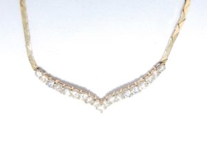 Gargantilla de Oro y Colgante con 19 Diamantes Naturales, talla Brillante, de 1.19 ct, Color, J-K. Claridad, VS-SI1. Certificado IGE.