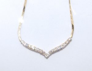 Gargantilla de Oro y Colgante con 19 Diamantes Naturales, talla Brillante, de 1.19 ct, Color, J-K. Claridad, VS-SI1. Certificado IGE.