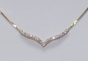 Gargantilla de Oro y Colgante con 19 Diamantes Naturales, talla Brillante, de 1.19 ct, Color, J-K. Claridad, VS-SI1. Certificado IGE.