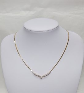 Gargantilla de Oro y Colgante con 19 Diamantes Naturales, talla Brillante, de 1.19 ct, Color, J-K. Claridad, VS-SI1. Certificado IGE.