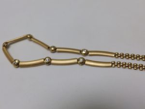 Gargantilla en Oro de 18k. con circonitas.