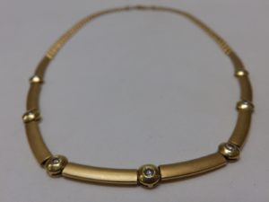 Gargantilla en Oro de 18k. con circonitas.