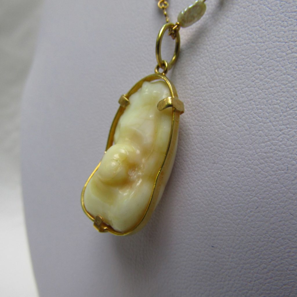Gargantilla En Oro Y Perlas Barrocas Con Amuleto Otolito O Hueso De Gargantilla En Oro Y Perlas Barrocas Con Amuleto Otolito O Hueso De