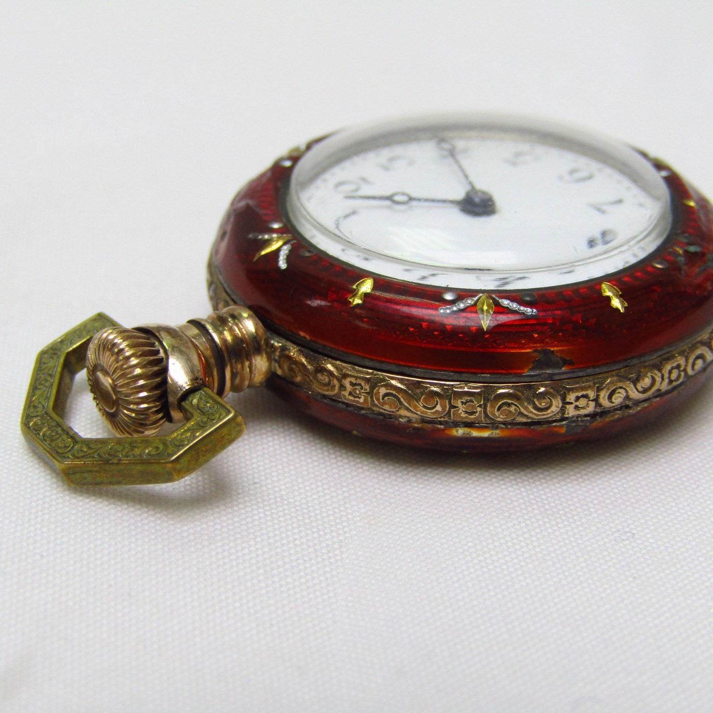 GAVOUR. Reloj de colgar, lepine y remontoir. Francia, ca. 1920 GAVOUR. Reloj de colgar, lepine y remontoir. Francia, ca. 1920
