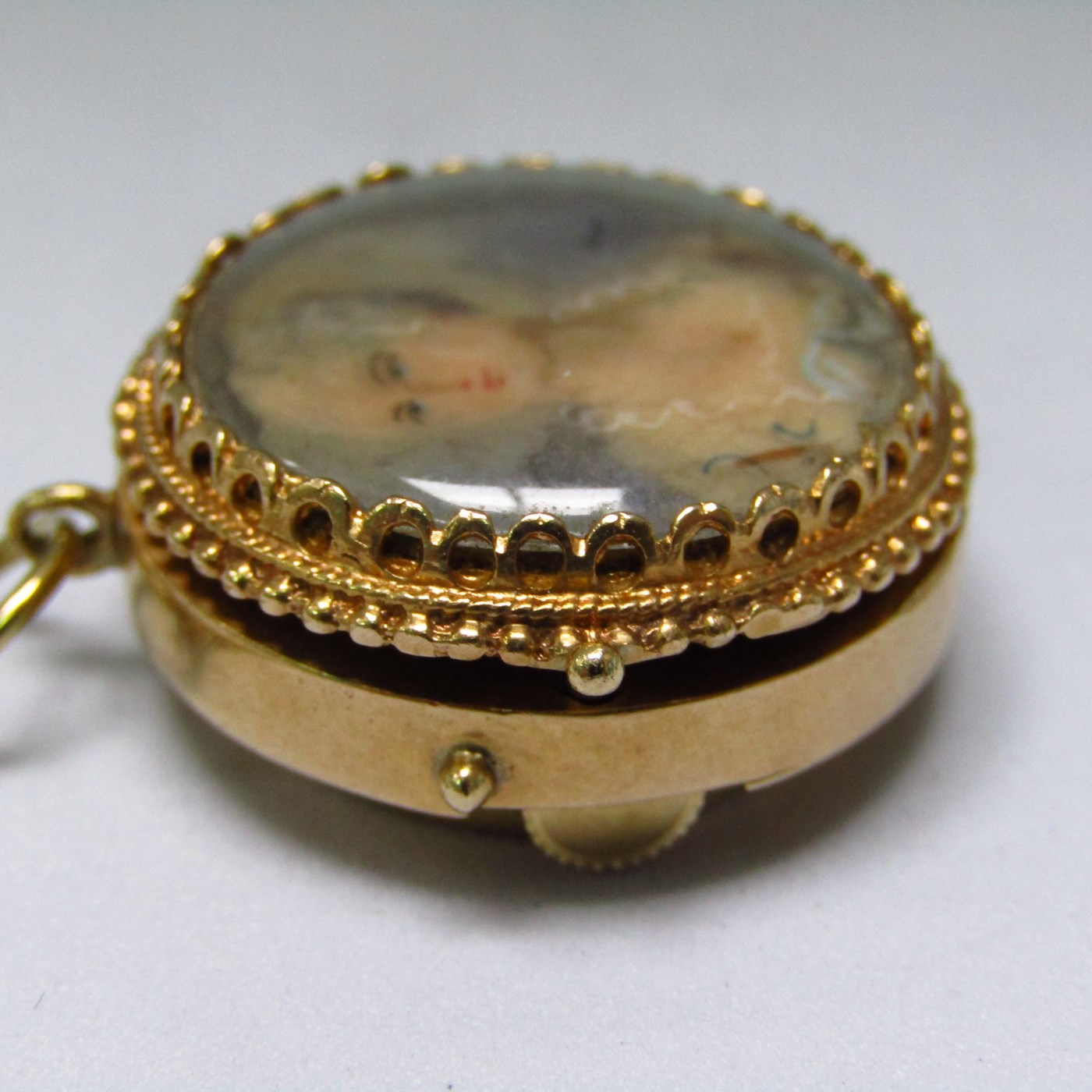 Geneva. Reloj de colgar para señora. Circa, 1890-1900. Geneva. Reloj de colgar para señora. Circa, 1890-1900.