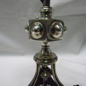 Guarnición con pareja de candelabros y centro alfonsino en plata. España, 19th. 1900 gr.