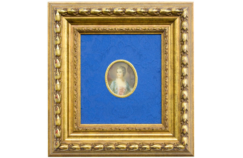 HERMO. Miniatura pintada sobre placa oval de marfil. Siglo XIX. HERMO. Miniatura pintada sobre placa oval de marfil. Siglo XIX.