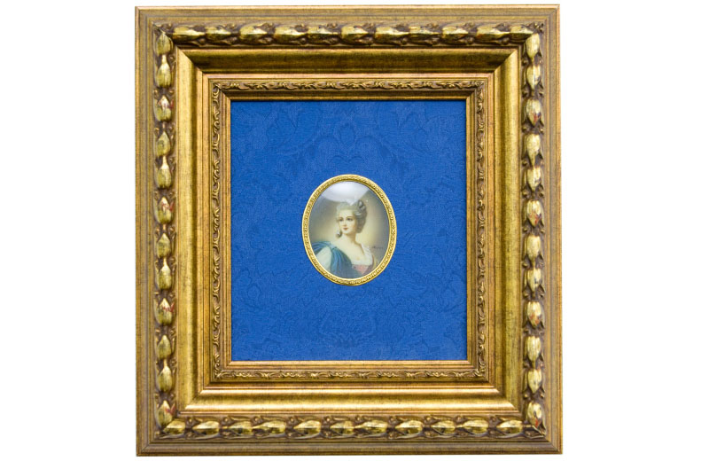 HERMO. Miniatura pintada sobre placa oval de marfil. Siglo XIX. HERMO. Miniatura pintada sobre placa oval de marfil. Siglo XIX.