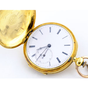 HUGUENIN. Reloj de bolsillo y colgar, saboneta. Circa, 1890.