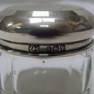 J&C. Estuche de manicura de cinco piezas en Plata Inglesa. Birmingham, 1920.
