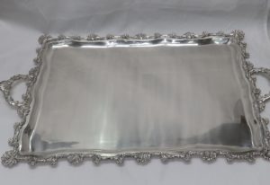 Juego Completo de Café y Té en plata, con mangos de madera ebonizada. España. Siglo XX. 5350 gr.