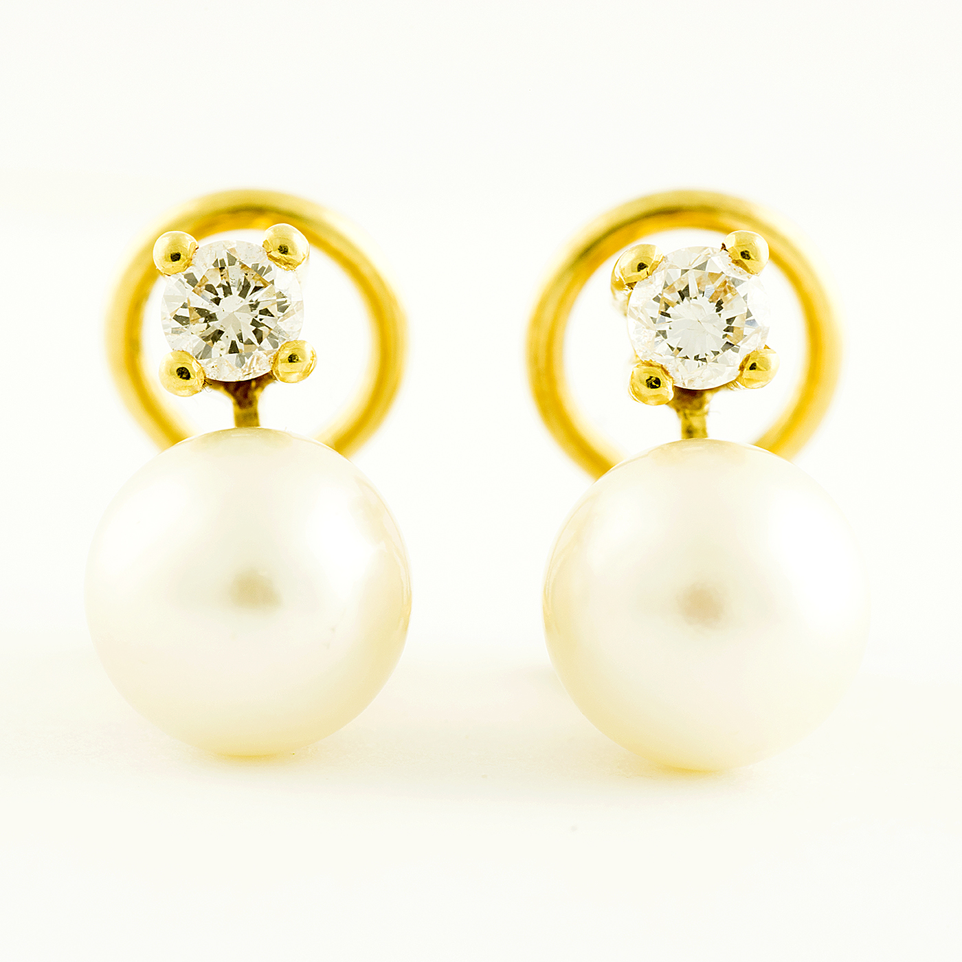 Juego de pendientes de Oro con Perlas y Diamantes Naturales, talla Brillante,de 0,32 ct. (I-J/SI1). Certificado IGE.