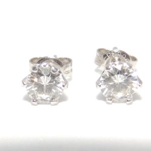 Juego de pendientes dormilona, en Platino (900), con Dos Diamantes Naturales talla Brillante, de 0,69 ct. Total (H/SI2).