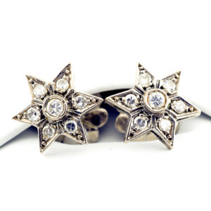 Juego de pendientes en oro blanco, con 7 Diamantes Naturales talla Brillante de 0,5 ct.