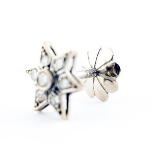 Juego de pendientes en oro blanco, con 7 Diamantes Naturales talla Brillante de 0,5 ct.