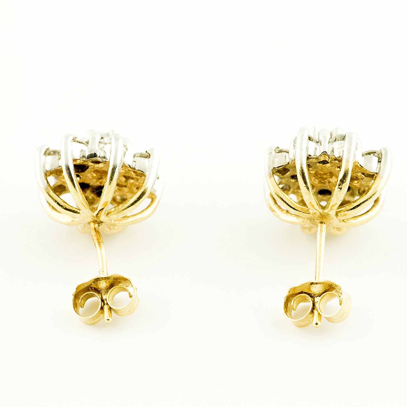 Juego de pendientes en oro blanco de 18k, con 17 Diamantes Naturales, talla Brillante de 1,5 ct. Juego de pendientes en oro blanco de 18k, con 17 Diamantes Naturales, talla Brillante de 1,5 ct.