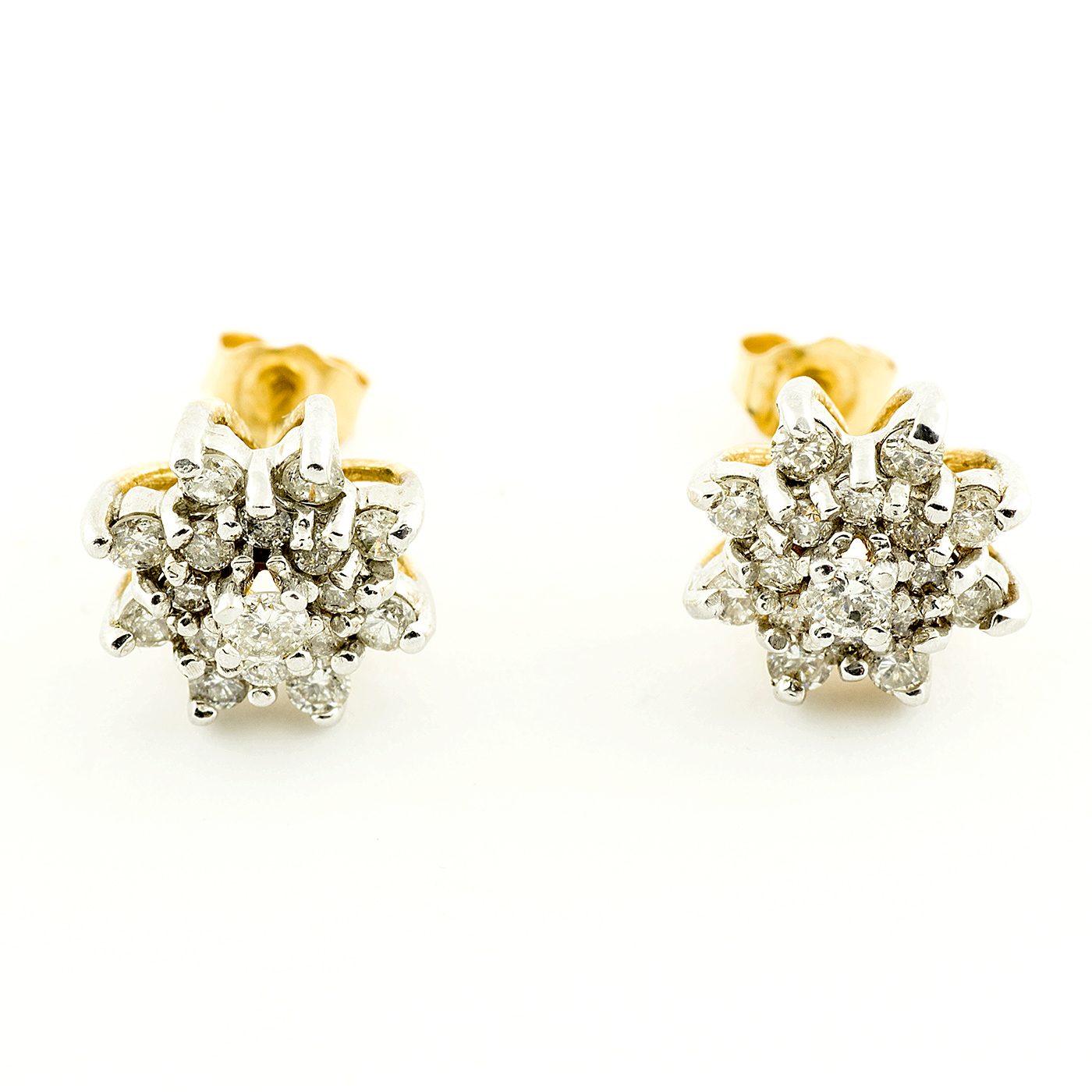 Juego de pendientes en oro blanco de 18k, con 17 Diamantes Naturales, talla Brillante de 1,5 ct. Juego de pendientes en oro blanco de 18k, con 17 Diamantes Naturales, talla Brillante de 1,5 ct.