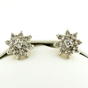 Juego de pendientes en oro blanco de 18k, con 17 Diamantes Naturales, talla Brillante de 1,5 ct.