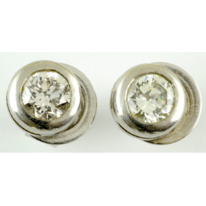 Juego de Pendientes en Oro, con Diamantes Naturales talla Brillante de 0,76 ct. (K-L/SI2). Certificado IGE
