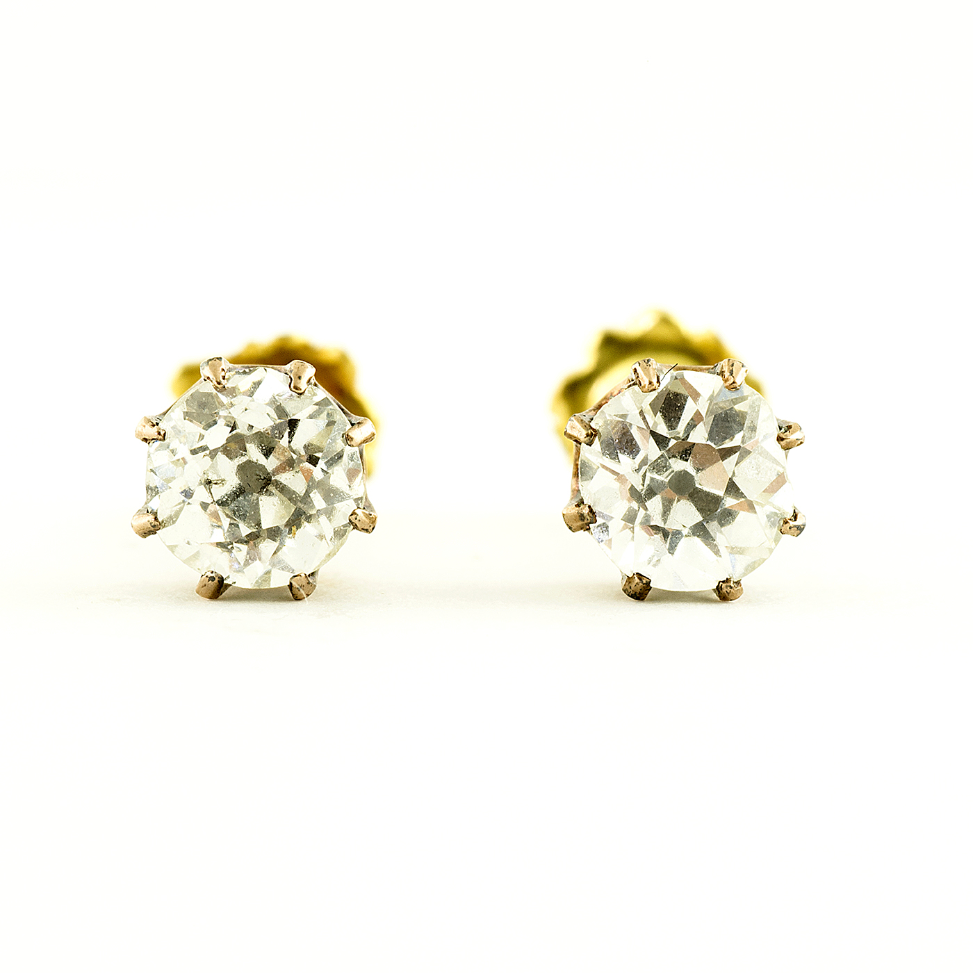 Juego de pendientes tipo dormilona, en Oro Rosa, con Diamantes Naturales talla Antigua Europa de 0,50 ct. (J-K/SI2) y 0,45 ct. (I-J/SI1). Certificado IGE