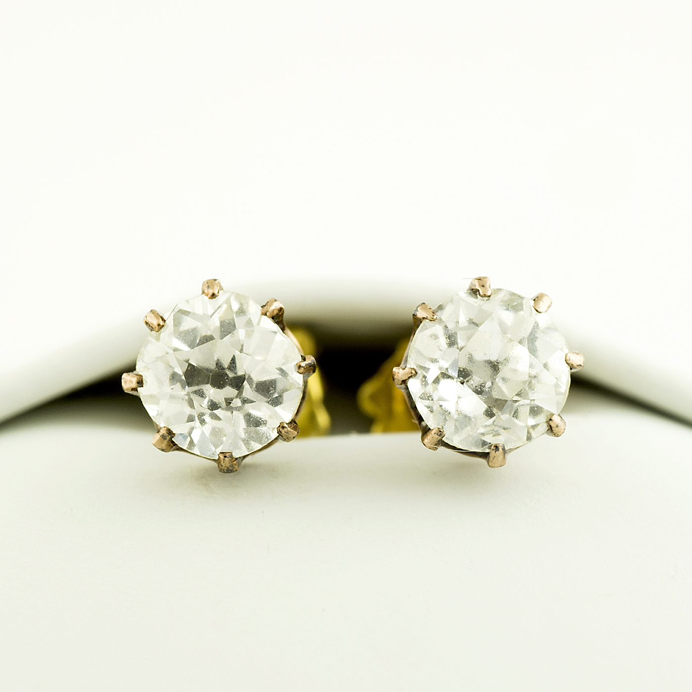 18K White Gold Diamond Earrings - F02943E