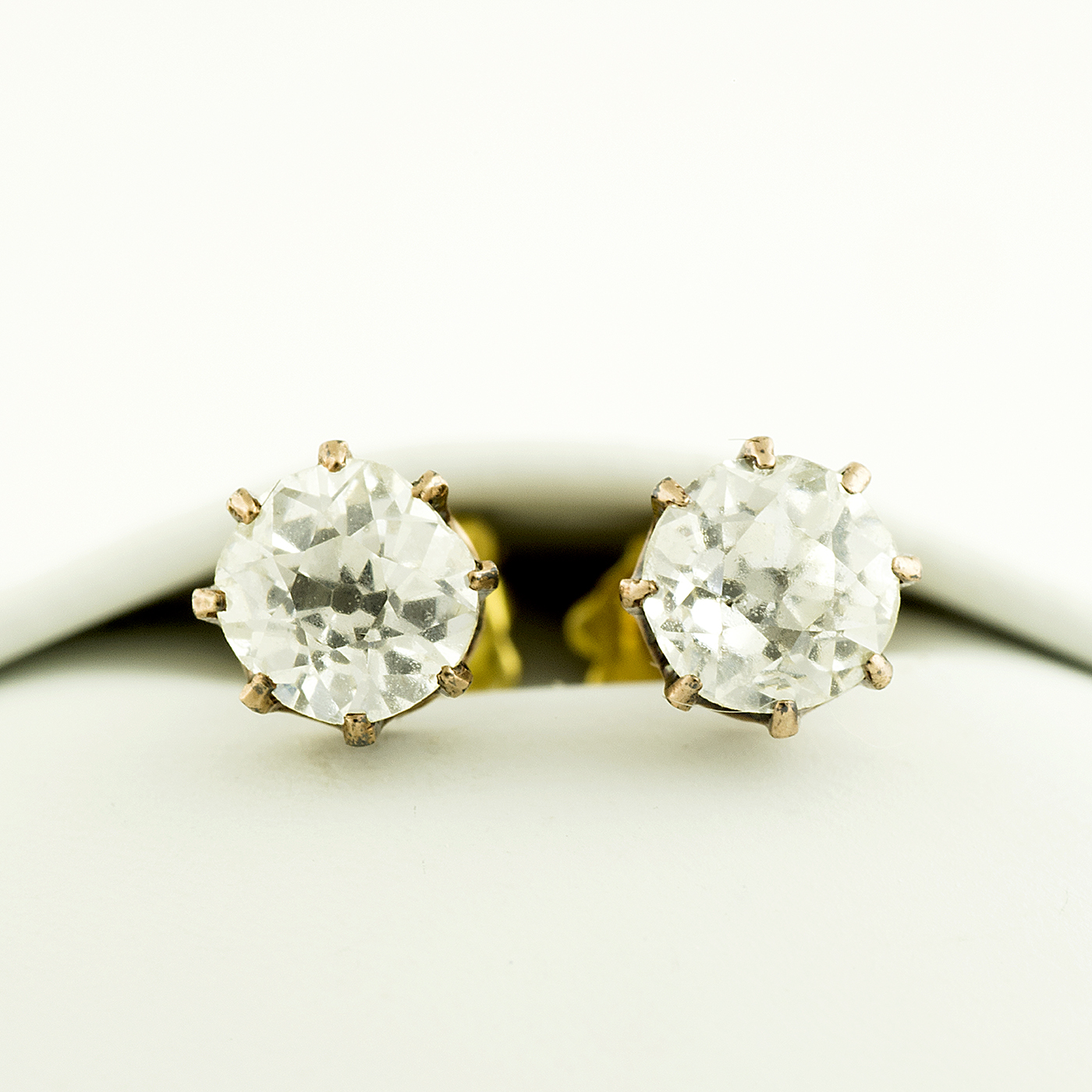 Juego de pendientes tipo dormilona, en Oro Rosa, con Diamantes Naturales talla Antigua Europa de 0,50 ct. (J-K/SI2) y 0,45 ct. (I-J/SI1). Certificado IGE Juego de pendientes tipo dormilona, en Oro Rosa, con Diamantes Naturales talla Antigua Europa de 0,50 ct. (J-K/SI2) y 0,45 ct. (I-J/SI1). Certificado IGE