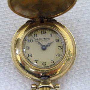 LEE MORS. Reloj de colgar, saboneta y remontoir. Suiza, ca. 1900.