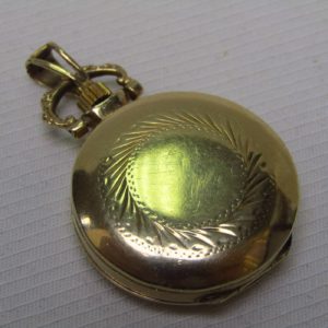 LEE MORS. Reloj de colgar, saboneta y remontoir. Suiza, ca. 1900.